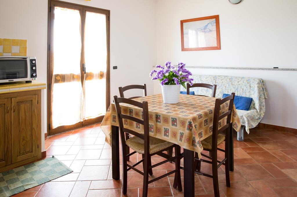 Appartamenti Torre Di Bari 바리사르도 외부 사진